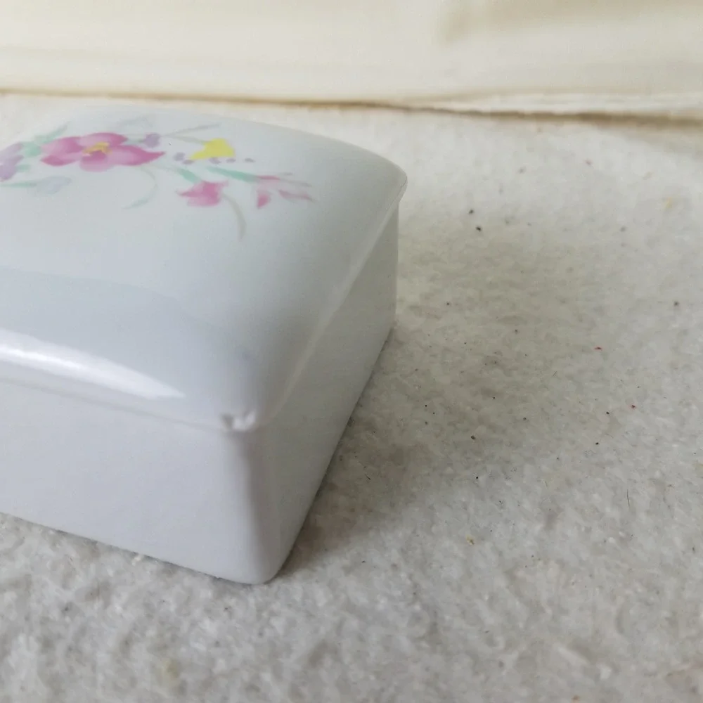 Floral Porcelain Trinket Box, Small Jewelry Box, Vintage Home Decor‎